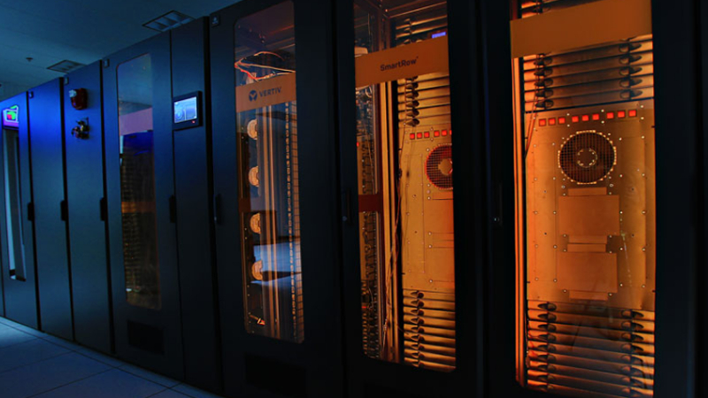 Building AI-ready resilient networks with serial consoles Image