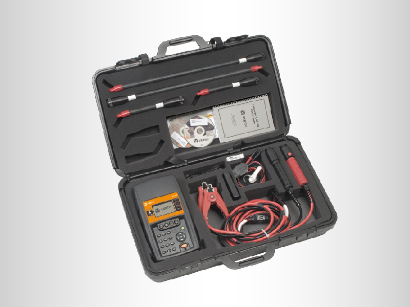 Open case with product and accessories view for the Alber Cellcorder CRT-400 battery tester